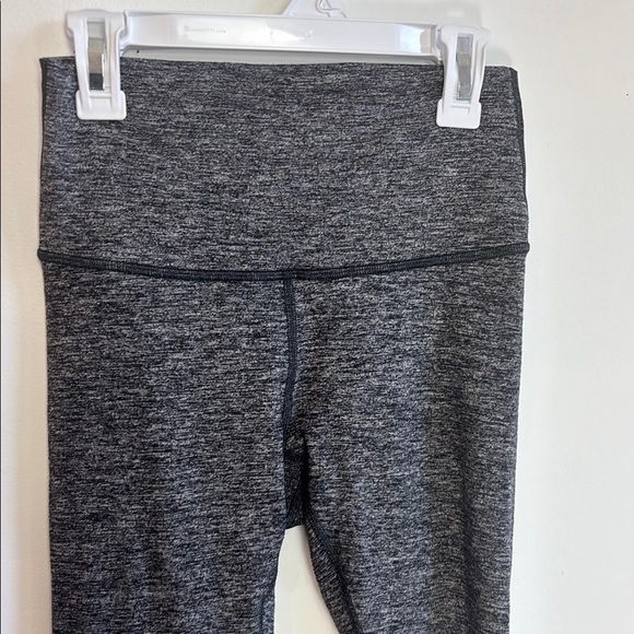 lululemon 🍋 Women's Gray High-Waisted Leggings full lenght size 4 - Picture 5 of 7